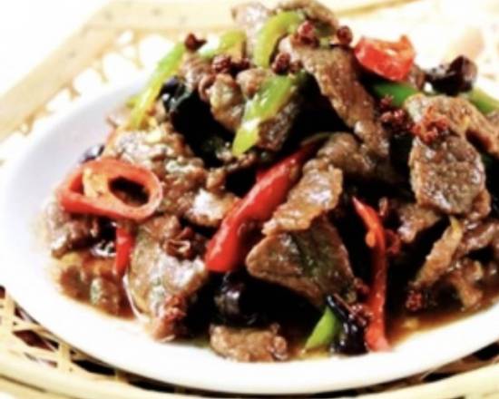 B23. Sliced Beef With Spicy Garlic Sauce 鱼香牛肉